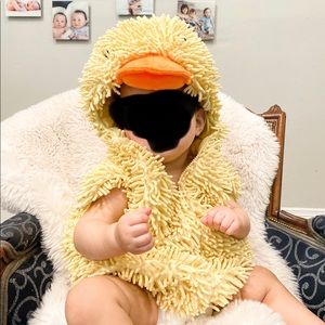 Duck or chick costume size 6-9 months